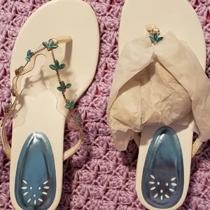 NWOT Avon kitten heel sandals❤